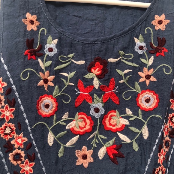 3/$20 • EMBROIDERED BOUTIQUE TOP - Picture 2 of 4